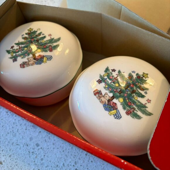 Nikko Christmastime Pair of Covered Bon Bon Dishes Trinket 4" VTG Tree Japan - Picture 1 of 6